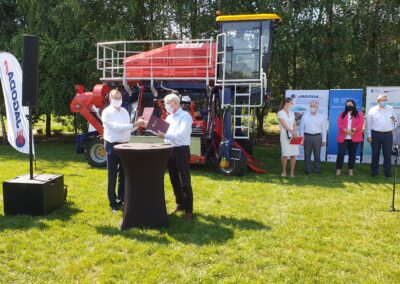 JAGODA JPS beneficiary from NCBR presented their innovative solutions Self-propelled Berry Harvester OSKAR 4WD